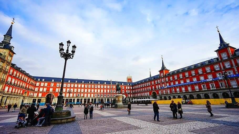 ELLAS VIAJAN A EUROPA desde U$D 3.900
